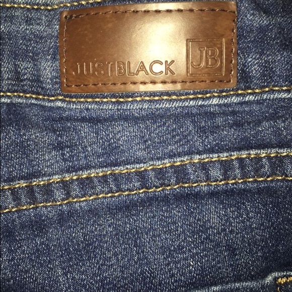 Distressed denim - Picture 5 of 6